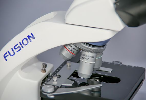 Мікроскоп MICROmed Fusion FS-7620 (планахроматичні об'єктиви)